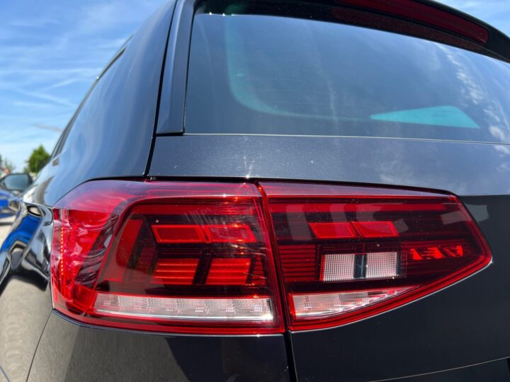 Abbildung Fahrzeugdetailansicht Volkswagen Passat Variant - Nr. 38
