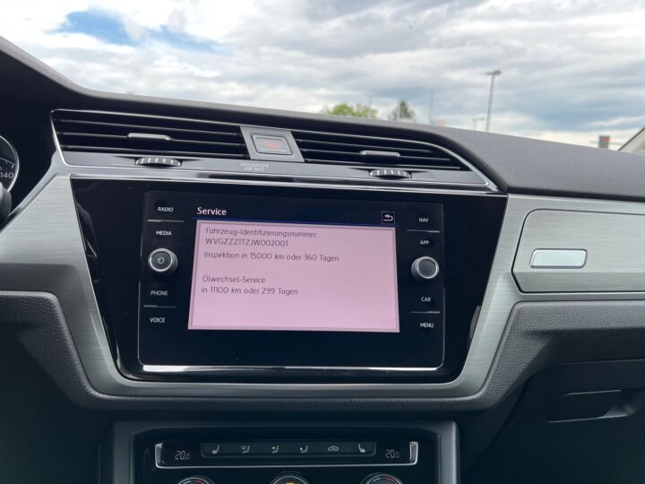 Abbildung Fahrzeugdetailansicht Volkswagen Touran - Nr. 24