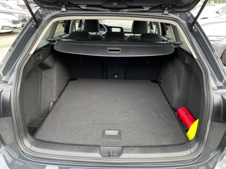 Abbildung Fahrzeugdetailansicht Volkswagen Golf Variant - Nr. 14