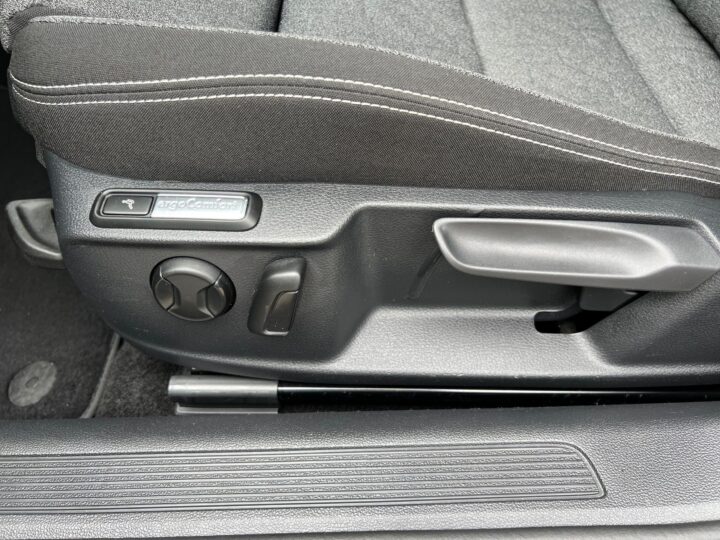 Abbildung Fahrzeugdetailansicht Volkswagen Passat Variant - Nr. 31