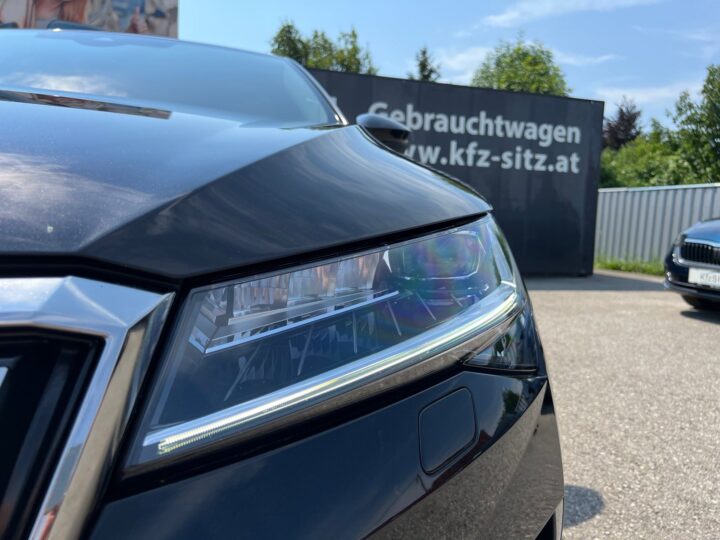 Abbildung Fahrzeugdetailansicht Skoda Superb - Nr. 36