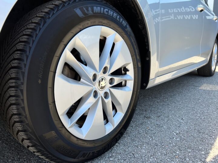 Abbildung Fahrzeugdetailansicht Skoda Octavia - Nr. 34