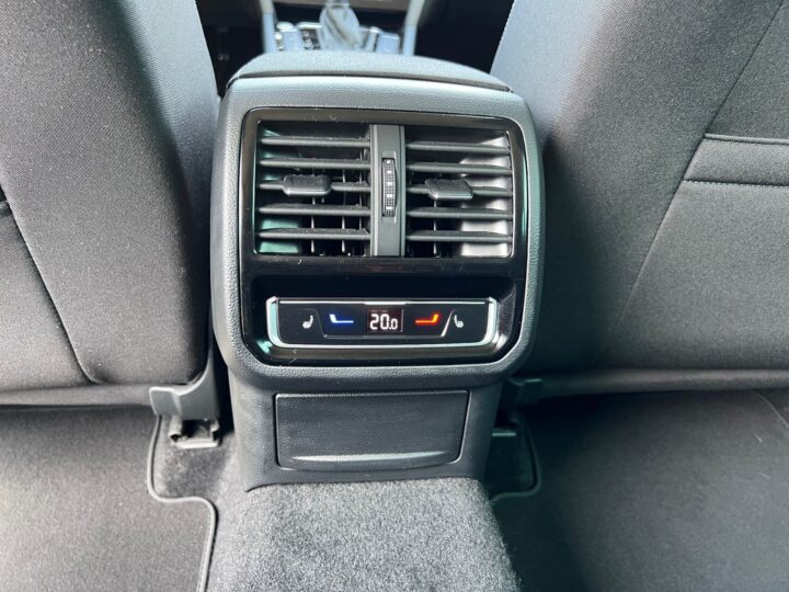 Abbildung Fahrzeugdetailansicht Volkswagen Passat Variant - Nr. 32