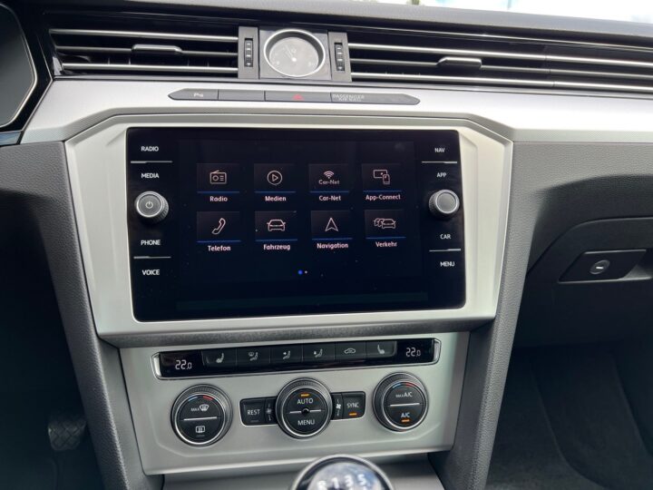 Abbildung Fahrzeugdetailansicht Volkswagen Passat Variant - Nr. 18