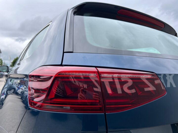 Abbildung Fahrzeugdetailansicht Volkswagen Passat Variant - Nr. 39