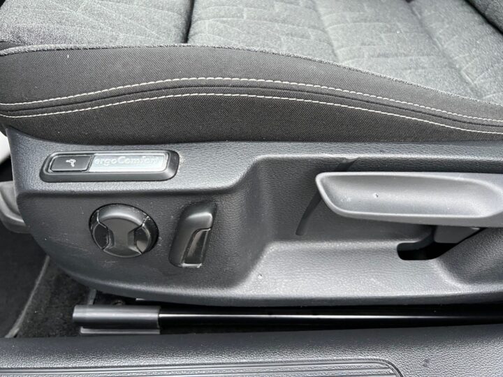 Abbildung Fahrzeugdetailansicht Volkswagen Passat Variant - Nr. 30