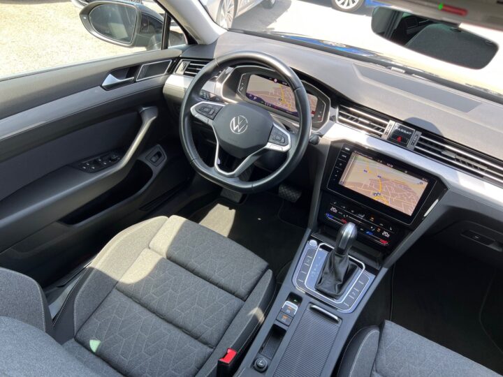 Abbildung Fahrzeugdetailansicht Volkswagen Passat Variant - Nr. 11