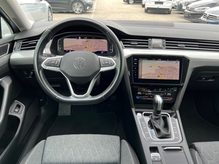 Abbildung Fahrzeugdetailansicht Volkswagen Passat Variant - Nr. 10