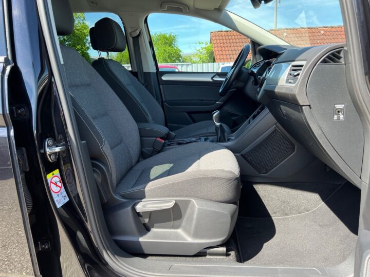 Abbildung Fahrzeugdetailansicht Volkswagen Touran - Nr. 33