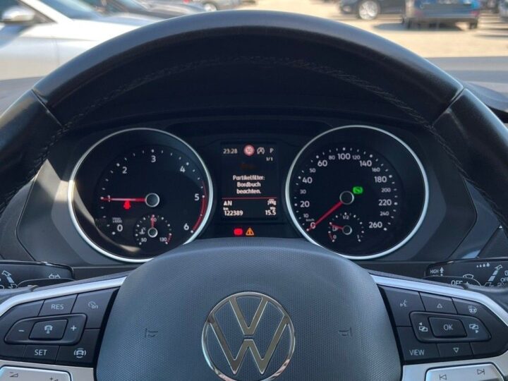 Abbildung Fahrzeugdetailansicht Volkswagen Tiguan - Nr. 16