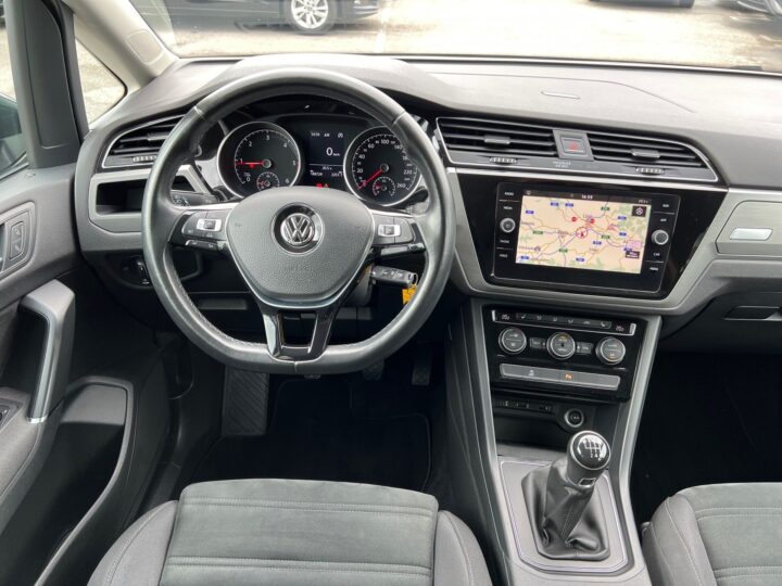 Abbildung Fahrzeugdetailansicht Volkswagen Touran - Nr. 10