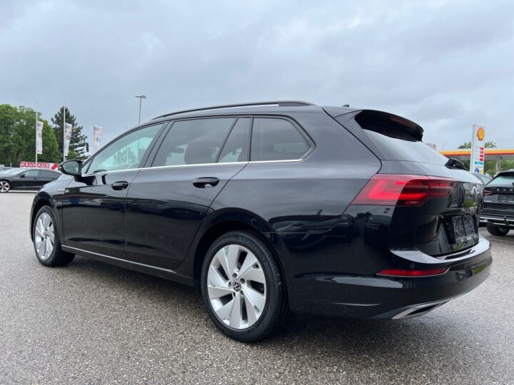 Abbildung Fahrzeugdetailansicht Volkswagen Golf Variant - Nr. 4