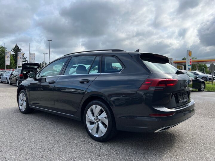 Abbildung Fahrzeugdetailansicht Volkswagen Golf Variant - Nr. 4