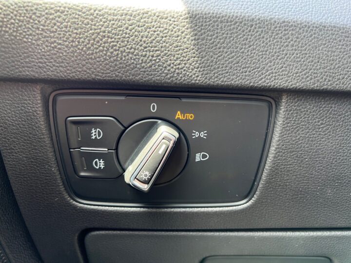 Abbildung Fahrzeugdetailansicht Volkswagen Passat Variant - Nr. 43