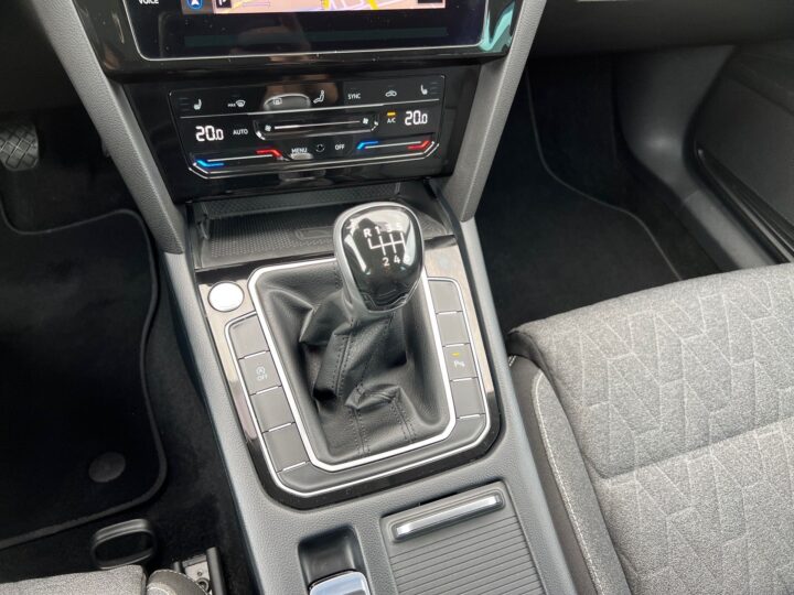 Abbildung Fahrzeugdetailansicht Volkswagen Passat Variant - Nr. 28