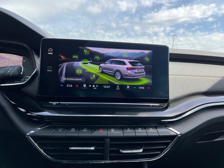 Abbildung Fahrzeugdetailansicht Skoda Octavia - Nr. 23