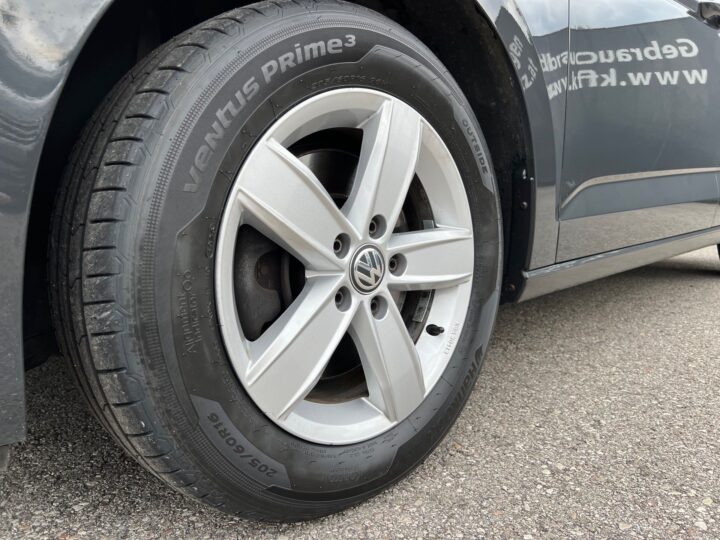 Abbildung Fahrzeugdetailansicht Volkswagen Touran - Nr. 37