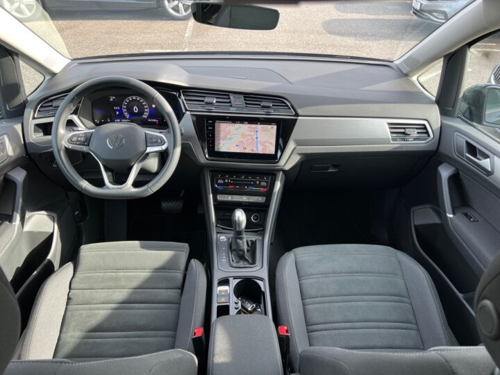 Abbildung Fahrzeugdetailansicht Volkswagen Touran - Nr. 9