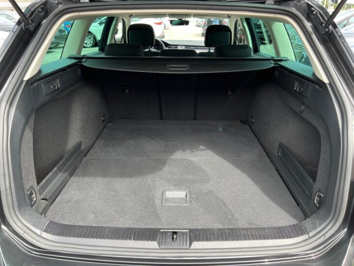 Abbildung Fahrzeugdetailansicht Volkswagen Passat Variant - Nr. 14