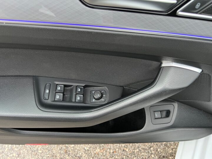 Abbildung Fahrzeugdetailansicht Volkswagen Passat Variant - Nr. 31