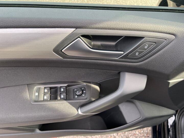Abbildung Fahrzeugdetailansicht Volkswagen Touran - Nr. 32