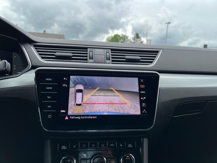 Abbildung Fahrzeugdetailansicht Skoda Superb - Nr. 27