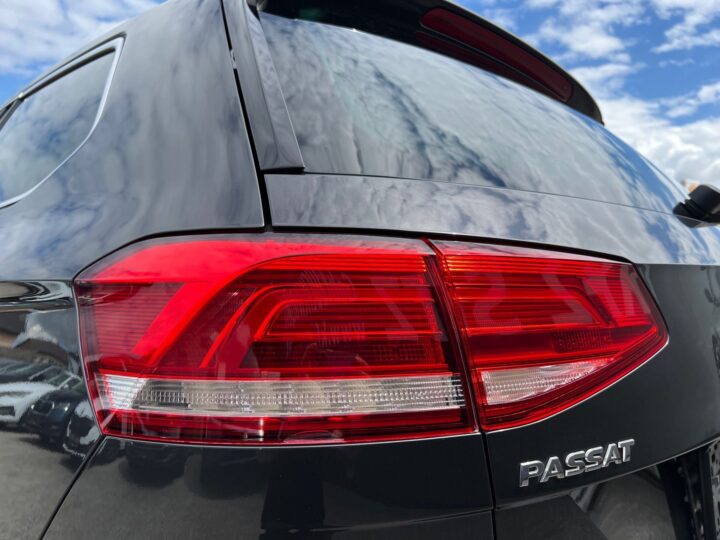 Abbildung Fahrzeugdetailansicht Volkswagen Passat Variant - Nr. 37