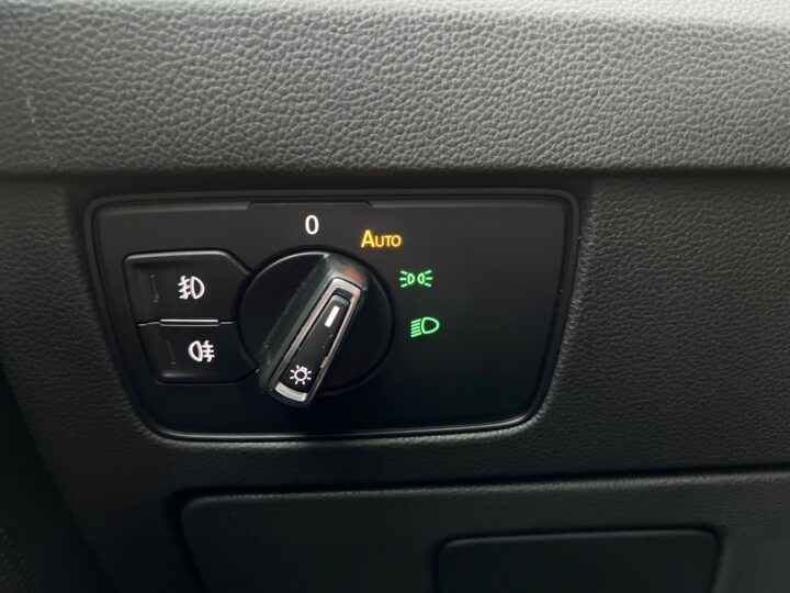 Abbildung Fahrzeugdetailansicht Volkswagen Passat Variant - Nr. 43