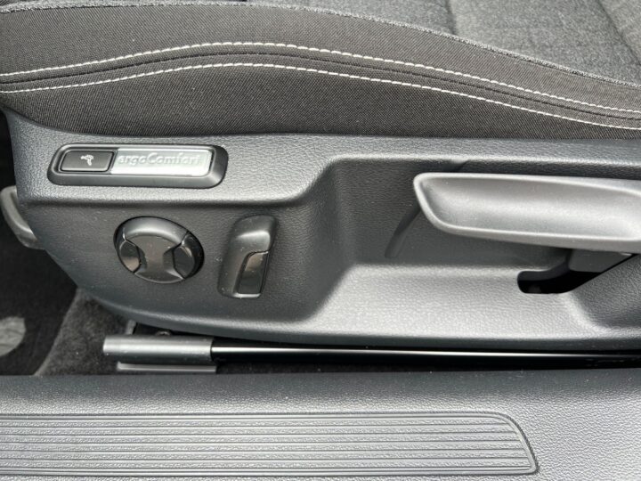 Abbildung Fahrzeugdetailansicht Volkswagen Passat Variant - Nr. 30