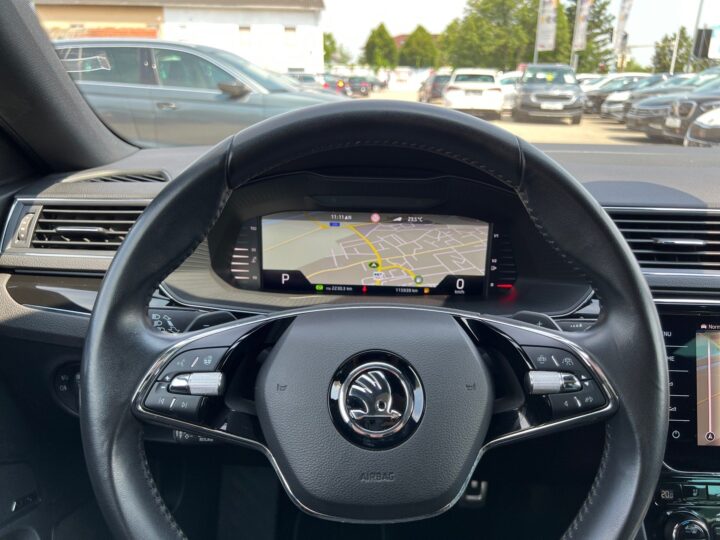 Abbildung Fahrzeugdetailansicht Skoda Superb - Nr. 15