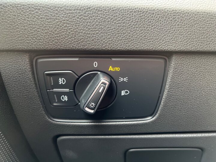 Abbildung Fahrzeugdetailansicht Volkswagen Passat Variant - Nr. 42