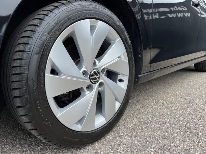 Abbildung Fahrzeugdetailansicht Volkswagen Golf Variant - Nr. 36