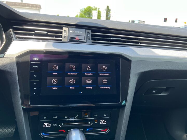 Abbildung Fahrzeugdetailansicht Volkswagen Passat Variant - Nr. 18