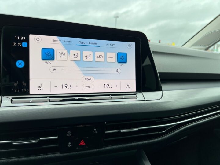 Abbildung Fahrzeugdetailansicht Volkswagen Golf Variant - Nr. 24