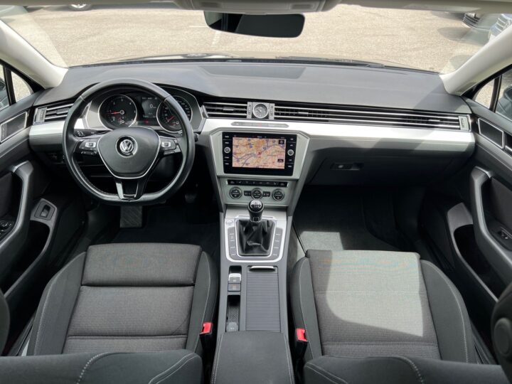 Abbildung Fahrzeugdetailansicht Volkswagen Passat Variant - Nr. 9