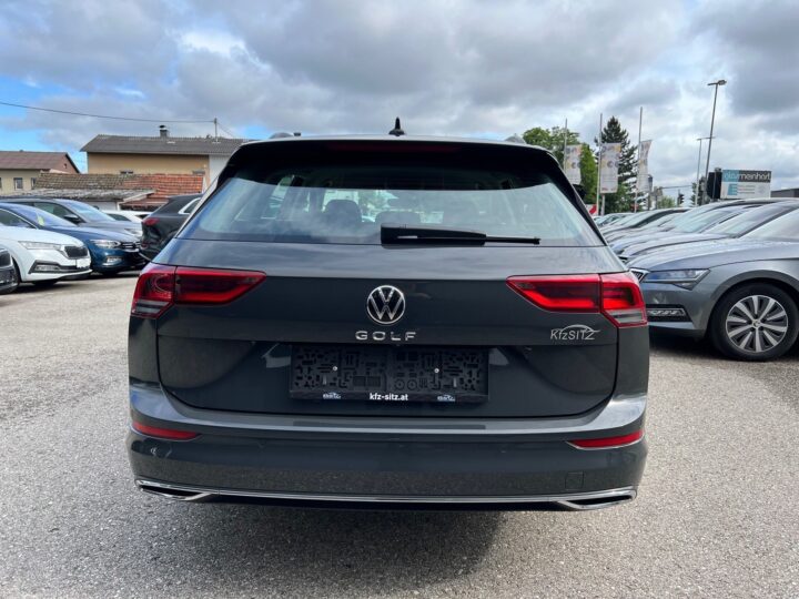 Abbildung Fahrzeugdetailansicht Volkswagen Golf Variant - Nr. 3