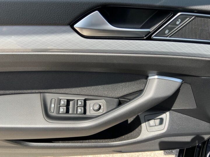 Abbildung Fahrzeugdetailansicht Volkswagen Passat Variant - Nr. 31