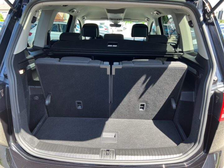 Abbildung Fahrzeugdetailansicht Volkswagen Touran - Nr. 34