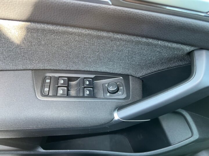 Abbildung Fahrzeugdetailansicht Volkswagen Touran - Nr. 31