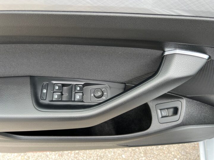 Abbildung Fahrzeugdetailansicht Volkswagen Passat Variant - Nr. 31