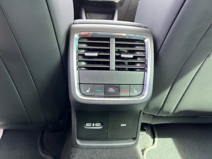 Abbildung Fahrzeugdetailansicht Skoda Octavia - Nr. 33