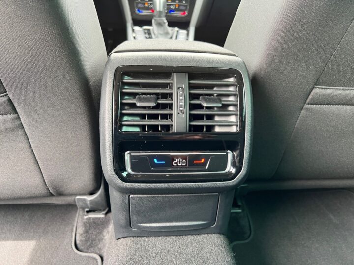 Abbildung Fahrzeugdetailansicht Volkswagen Passat Variant - Nr. 33