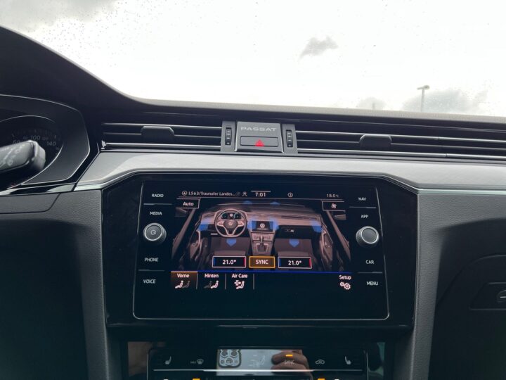 Abbildung Fahrzeugdetailansicht Volkswagen Passat Variant - Nr. 23