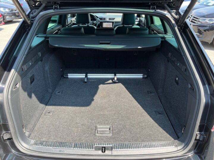 Abbildung Fahrzeugdetailansicht Skoda Superb - Nr. 14