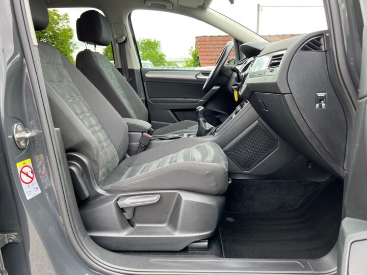 Abbildung Fahrzeugdetailansicht Volkswagen Touran - Nr. 34