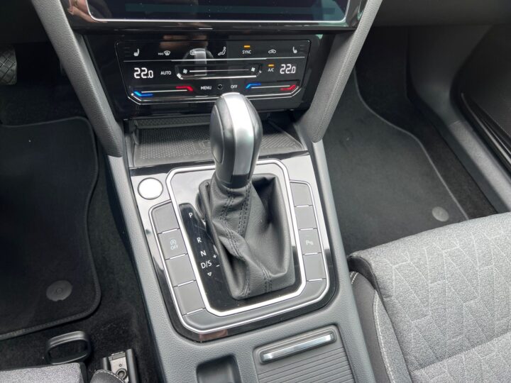 Abbildung Fahrzeugdetailansicht Volkswagen Passat Variant - Nr. 28