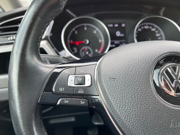 Abbildung Fahrzeugdetailansicht Volkswagen Touran - Nr. 40