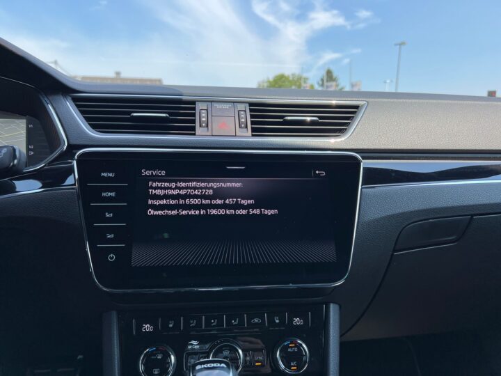 Abbildung Fahrzeugdetailansicht Skoda Superb - Nr. 26