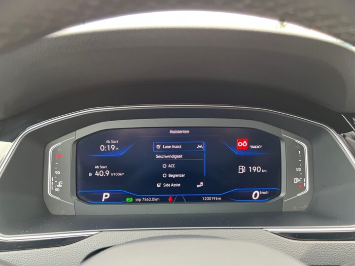 Abbildung Fahrzeugdetailansicht Volkswagen Passat Variant - Nr. 17