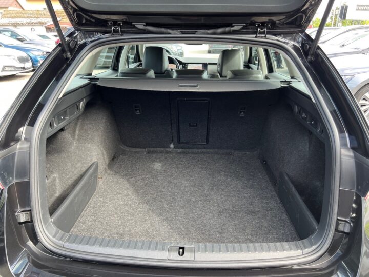 Abbildung Fahrzeugdetailansicht Skoda Octavia - Nr. 14